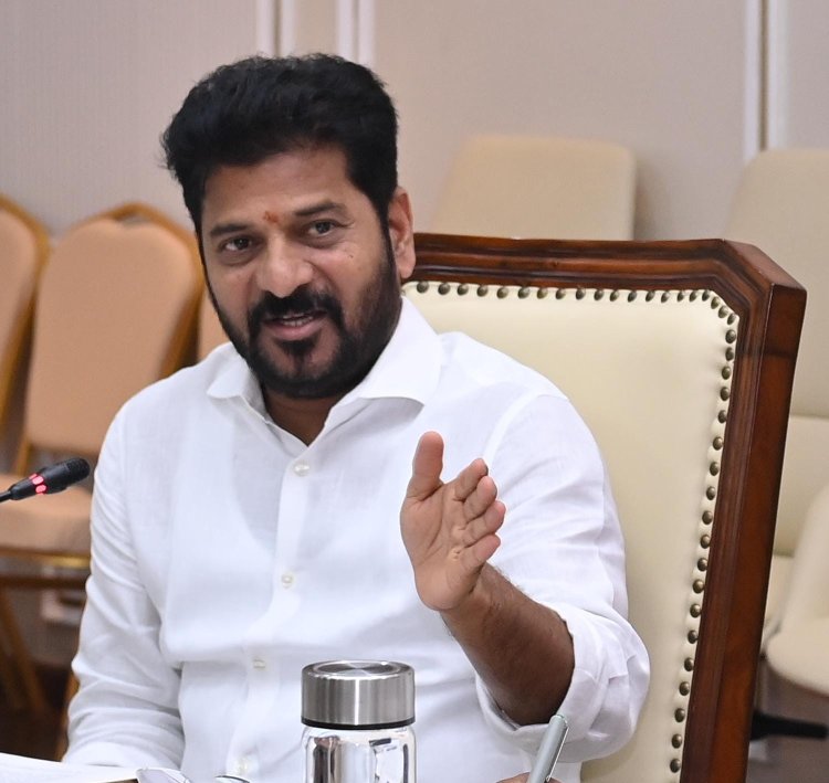 ఎడతెరిపి లేకుండా కురుస్తున్న వర్షాలపై అందరూ అలెర్ట్‌గా ఉండండి : రేవంత్ రెడ్డి