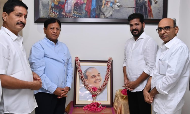 వైఎస్ రాజశేఖరరెడ్డికి  సీ ఎం రేవంత్ రెడ్డి నివాళులు