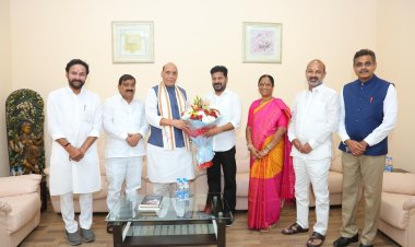 రక్షణ శాఖ మంత్రి రాజ్ నాథ్ సింగ్ కు స్వాగతం పలికిన రేవంత్ రెడ్డి