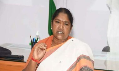 కాళేశ్వరం ప్రాజెక్టుల్లో దోచుకున్న డబ్బుతో విదేశాల్లో సంబరాలు: మంత్రి సీతక్క