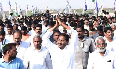 మరోసారి పాదయాత్ర చేపట్టనున్న  వై ఎస్ జగన్?