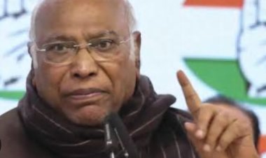 మాకు దేశమే తొలి ప్రాధాన్యం. కానీ, కొందరికి ప్రధాని మోదీనే ప్రాధాన్యం’: కాంగ్రెస్‌ చీఫ్‌ మల్లికార్జున ఖర్గే   కీలక వ్యాఖ్యలు