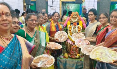 వాసవి అమ్మవారికి ఆషాడమాస సారె సమర్పణ