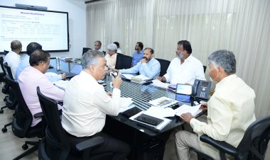 మహిళలకు ఉచిత బస్సు’ పథకంపై కసరత్తు : అధికారులతో సమీక్షలో ముఖ్యమంత్రి చంద్రబాబు