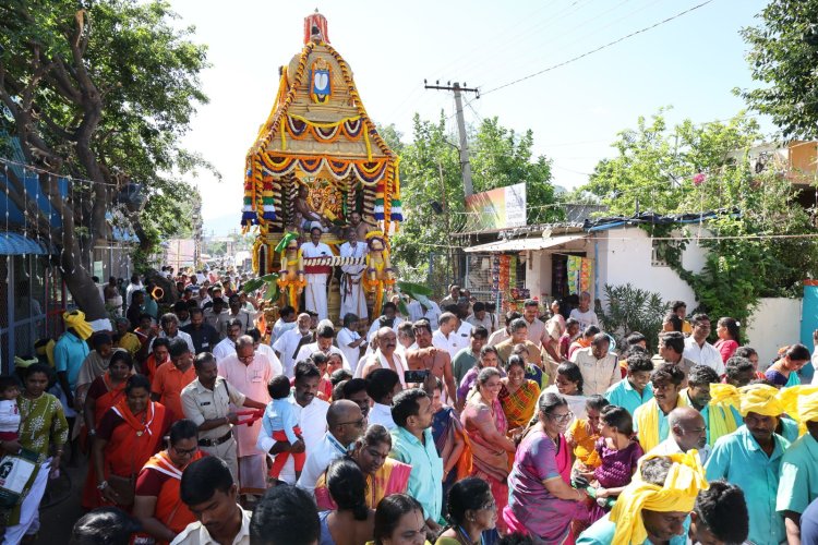 రథోత్సవంపై శ్రీ ప్రసన్న వేంకటేశ్వరుడి అభయం