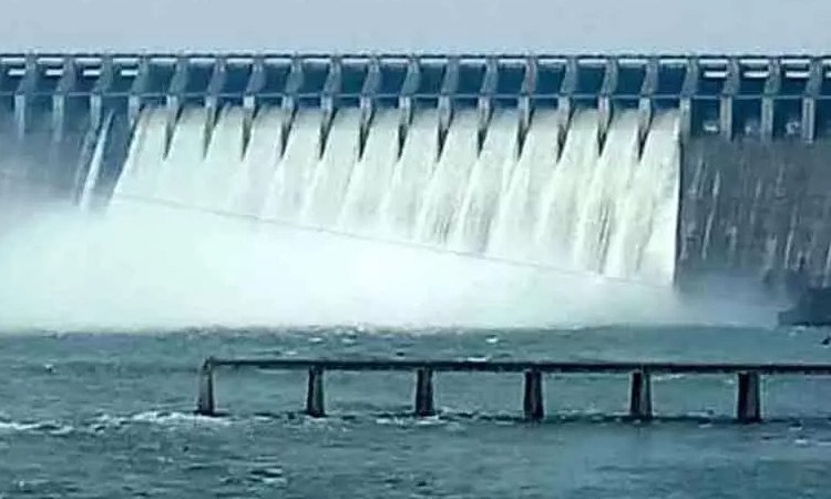 జూరాల ప్రాజెక్టు వరద నీటితో జలకళ