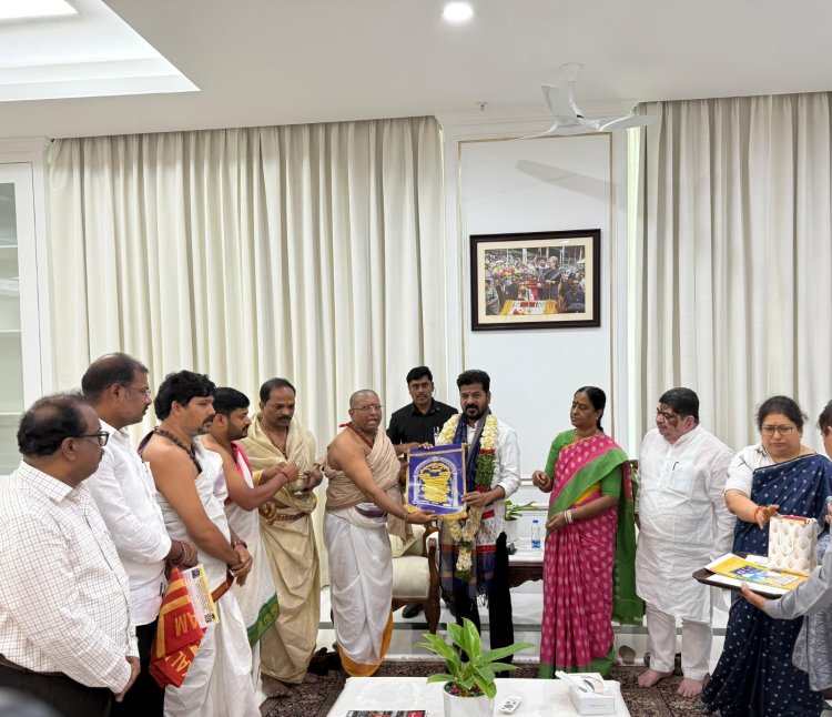 ఉజ్జయినీ మహంకాళి బోనాల ఉత్సవాలకు సీ ఎం రేవంత్ రెడ్డికి ఆహ్వానం