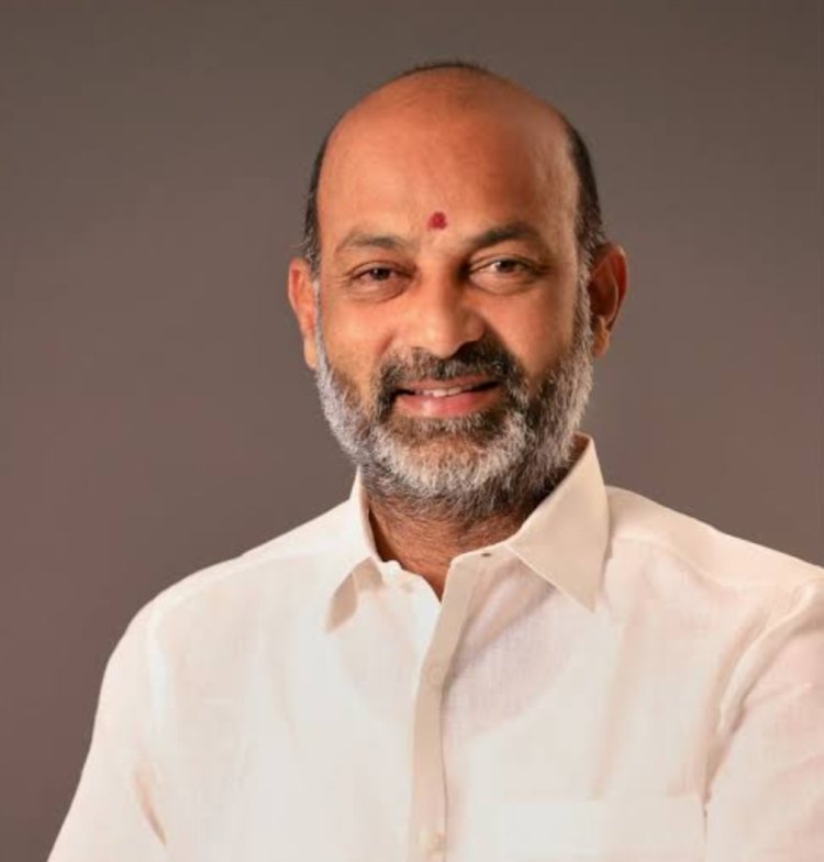 బండి సంజయ్‌కు సిట్ నోటీసులు...కాంగ్రెస్ రాజకీయ వ్యూహమా?