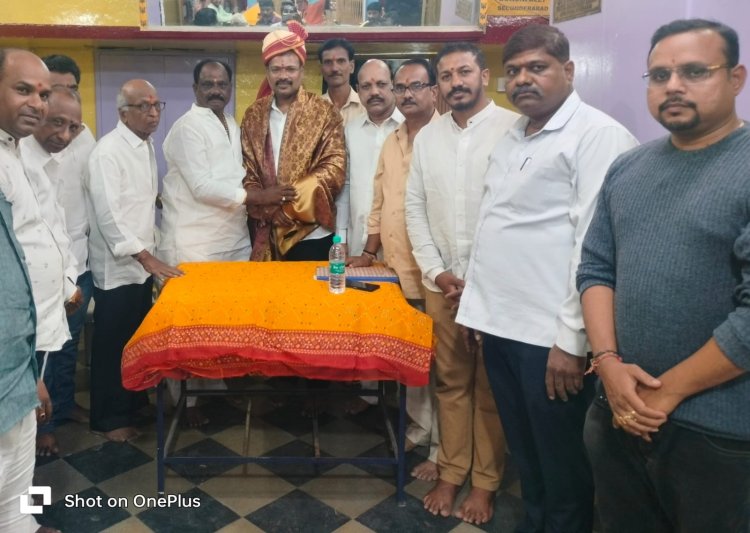 గౌలిపుర మాతేశ్వరి ఆలయాన్ని సందర్శించిన ఉమ్మడి దేవాలయాల ఊరేగింపు కమిటీ అధ్యక్షుడు గోపిశెట్టి రాఘవేందర్