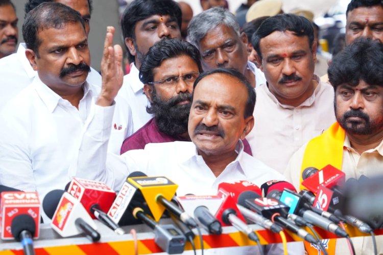 ఎన్నికల్లో గెలిచే దమ్ము లేకే ఫోన్ ట్యాపింగ్ :  బీఆర్ఎస్‌పై ఎంపీ ఈటల రాజేందర్ ఫైర్