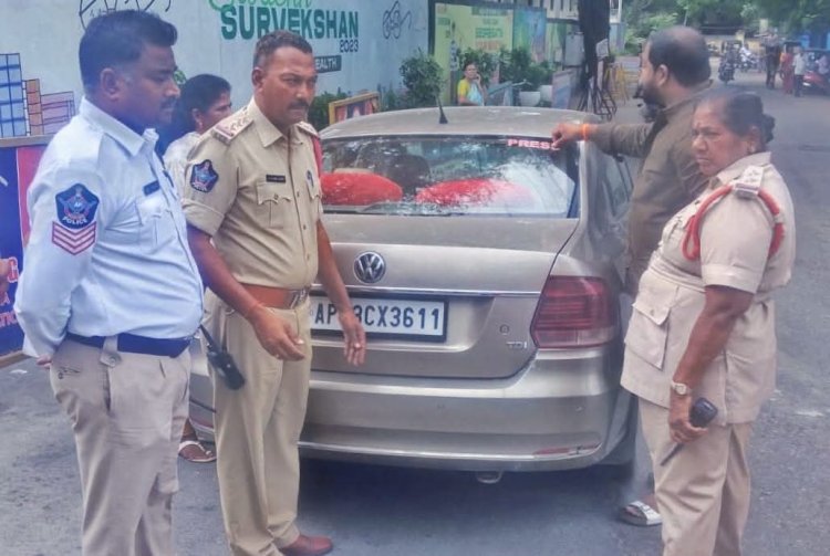 అనధికార ప్రెస్, పోలీసు స్టిక్కర్లపై పోలీసుల కొరడా