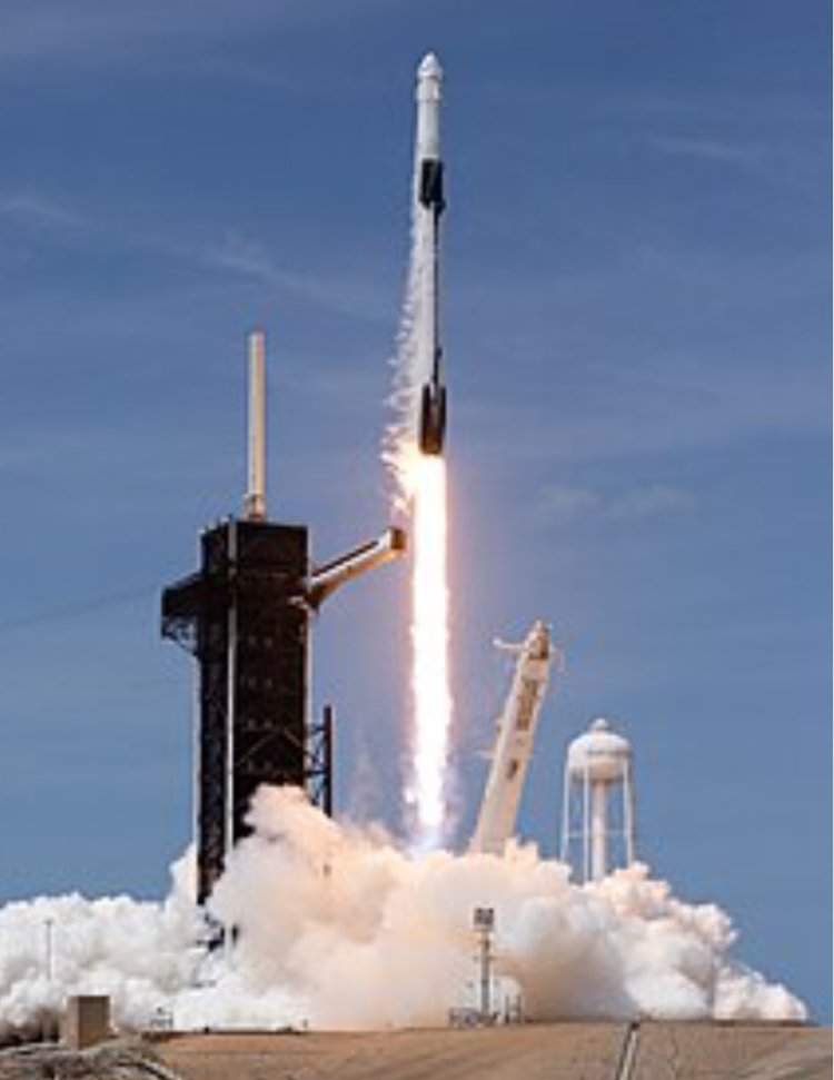 నింగిలోకి దుసుకెళ్లిన ఫాల్కన్‌-9 రాకెట్‌