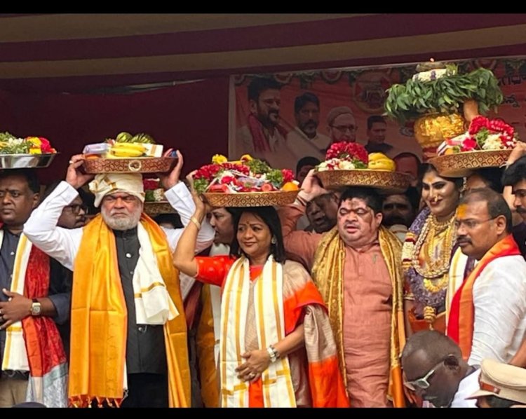 గోల్కొండలో బోనాల సందడి షురూ