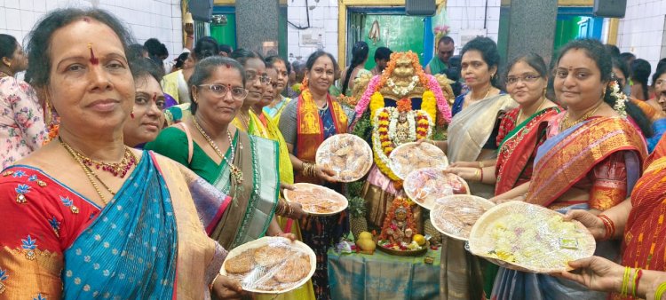 వాసవి అమ్మవారికి ఆషాడమాస సారె సమర్పణ