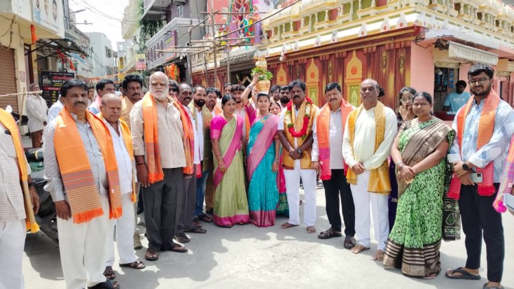 గోల్కొండ జగదాంబ అమ్మవారికి బోనం