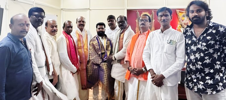 గౌలిపుర బోనాలకు విజయవాడ కనక దుర్గ దేవాలయం ఈ ఓ కు ఆహ్వానం