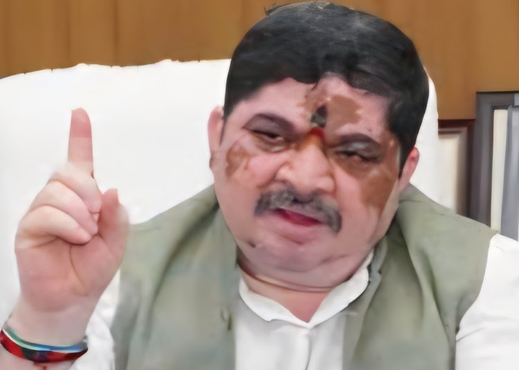 బీజేపీ ఫ్యూడల్ పార్టీ..  బీజేపీ లో బీసీ లకు ఎప్పుడూ న్యాయం జరగలేదు : మంత్రి పొన్నం ప్రభాకర్