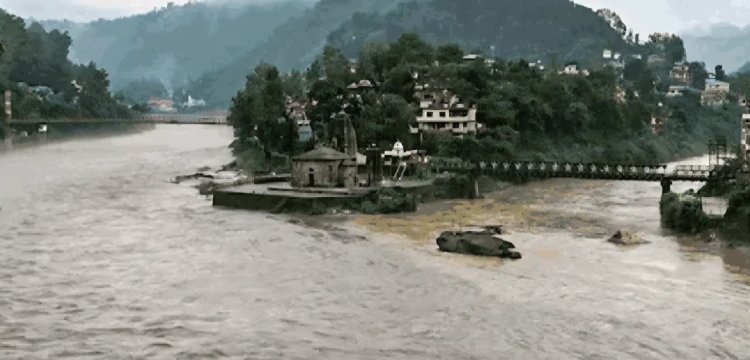 భారీ వర్షాలకు హిమాచల్‌ అతలాకుతలం.. 51 మంది మృతి