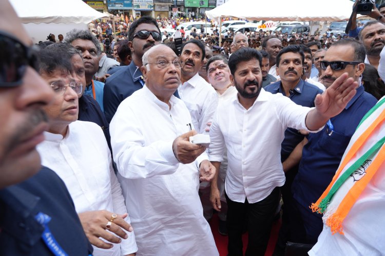 మాజీ ముఖ్యమంత్రి రోశయ్య విగ్రహం ఆవిష్కరణ