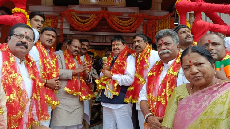 భాగ్యలక్ష్మి దేవాలయంలో బీజేపీ రాష్ట్ర అధ్యక్షుడు ఎన్ రామచంద్ర రావు పూజలు