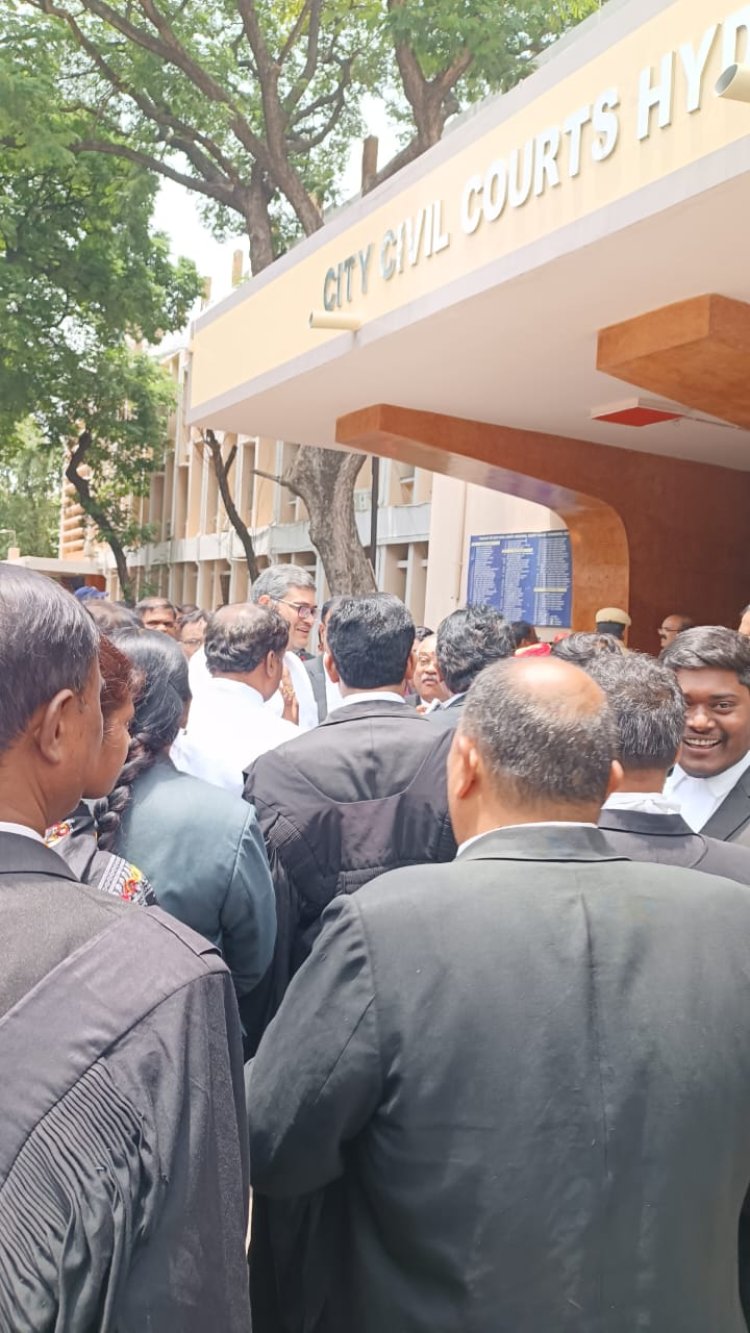 సిటీ సివిల్ కోర్టుకు బెదిరిపులు