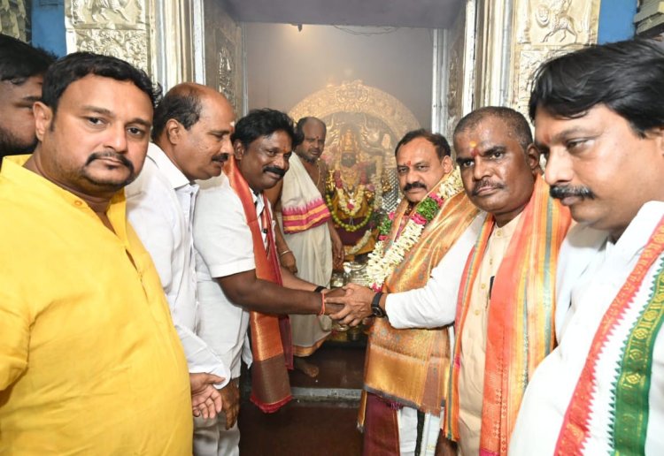 లాల్ దర్వాజా అమ్మవారిని దర్శించుకున్న టిపిసిసి అధ్యక్షులు, ఎమ్మెల్సీ మహేష్ కుమార్ గౌడ్