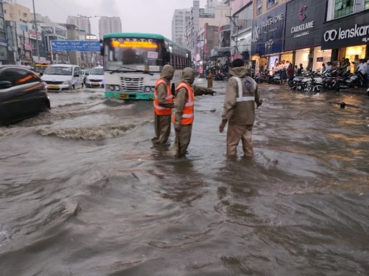 హైదరాబాద్ లో కుండపోత వర్షం